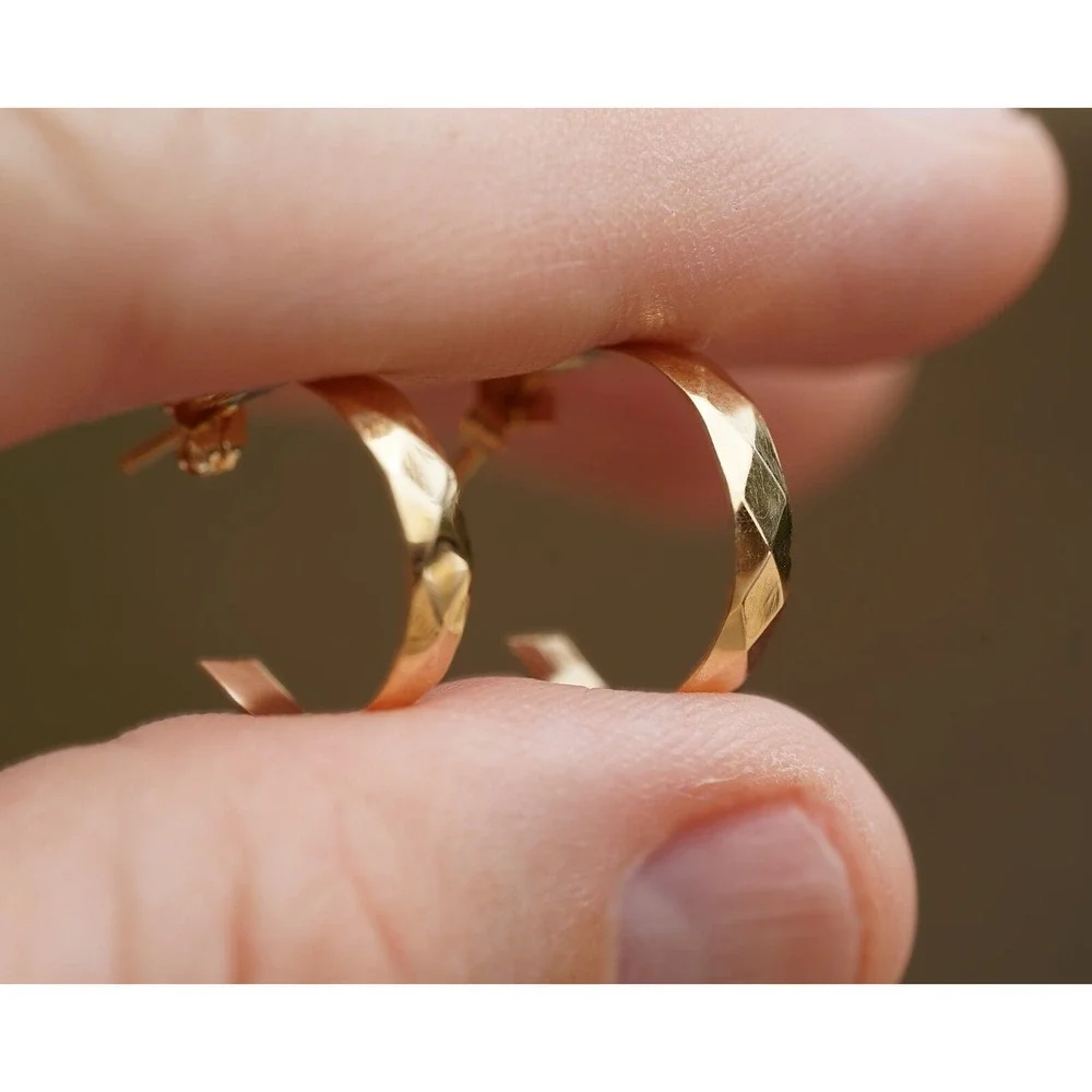 Vintage 14k Solid Yellow Gold Hoop Textured Diamond Triangle Pattern Earrings - Picture 1 of 7